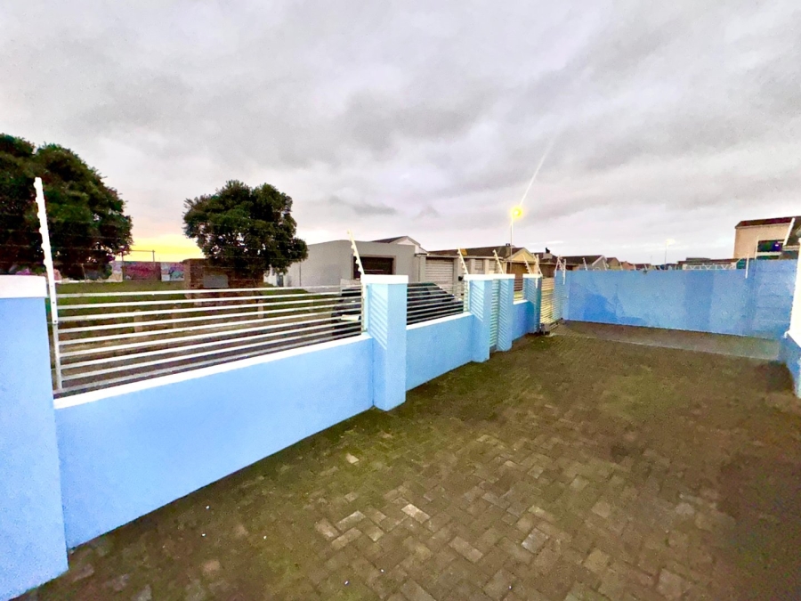 To Let 3 Bedroom Property for Rent in Wavecrest Western Cape